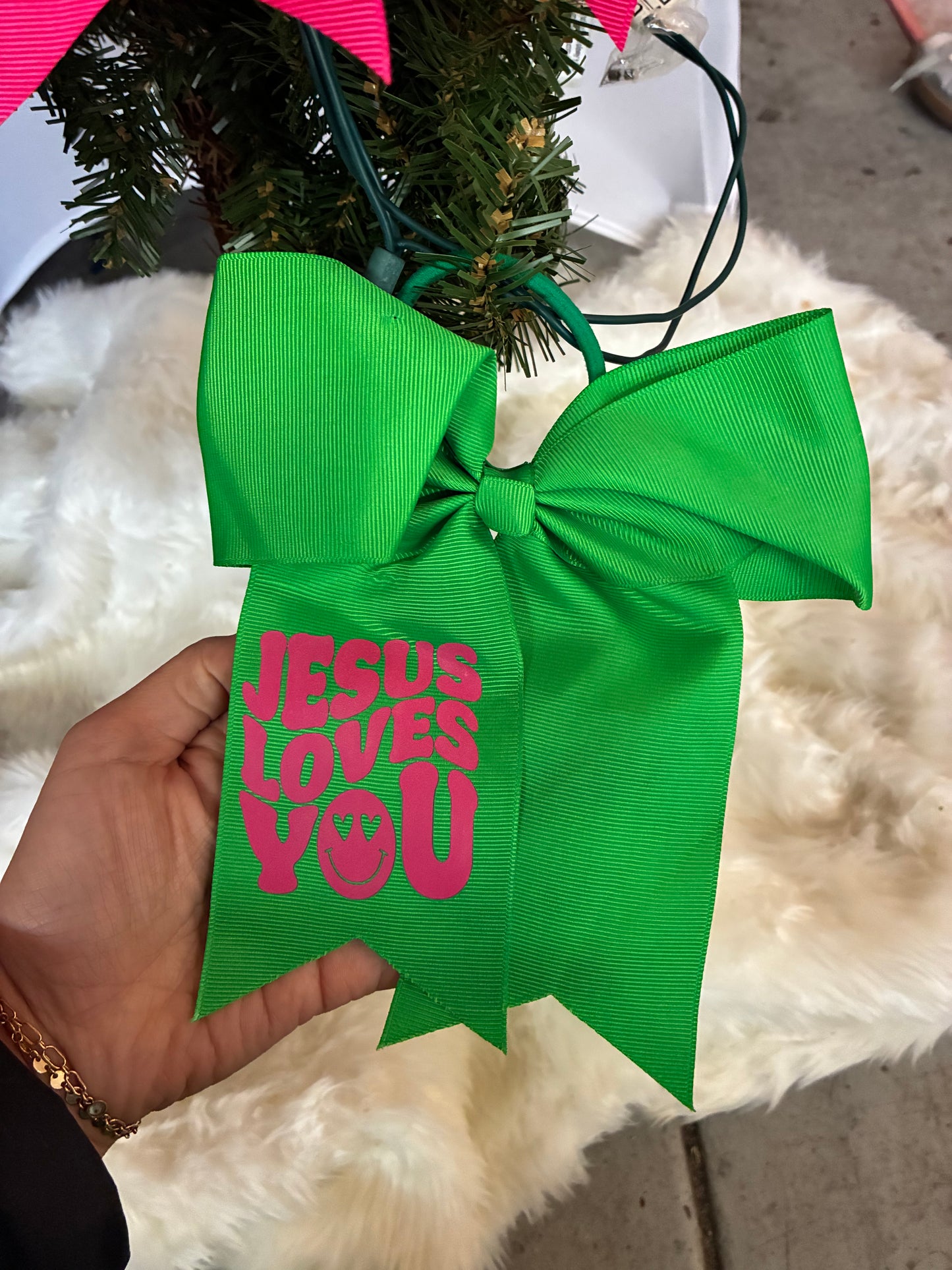Jesus loves you bow